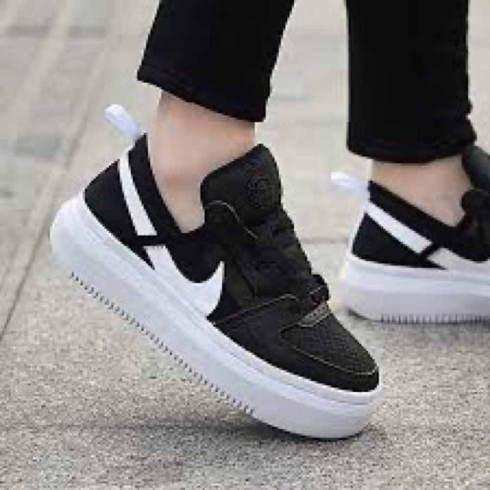 Nike Women's Court Vision Alta Casual Sneakers size 8 - Picture 9 of 10